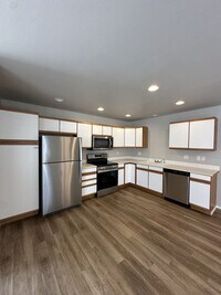 Building Photo - Canyon Triplex - 00000-CANYON-00