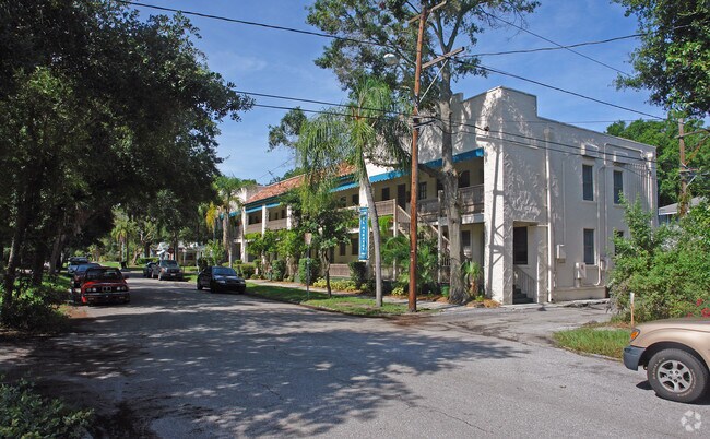 Building Photo - El Marisol