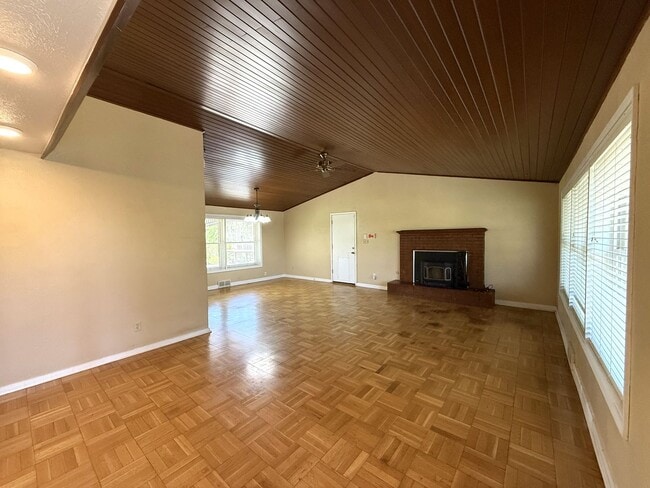 Building Photo - Timeless Comfort in Midwest City – 3BR Hom...