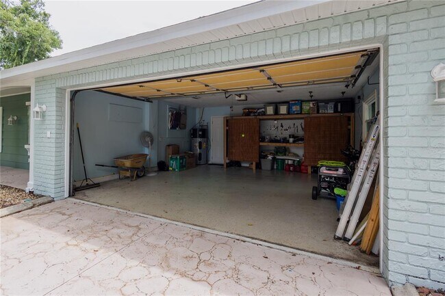 Building Photo - 615 Valle Vista Dr