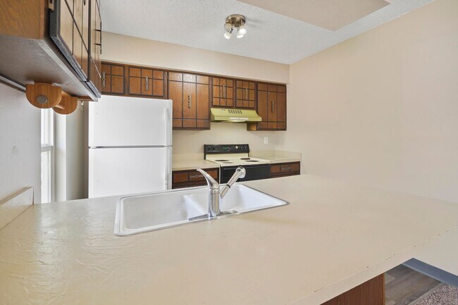 Building Photo - 608 Crown Ridge Dr