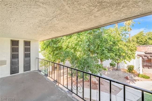 Building Photo - 1405 Vegas Valley Dr