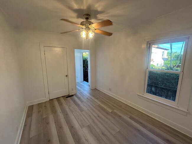 Building Photo - 217 N Bel Aire Dr