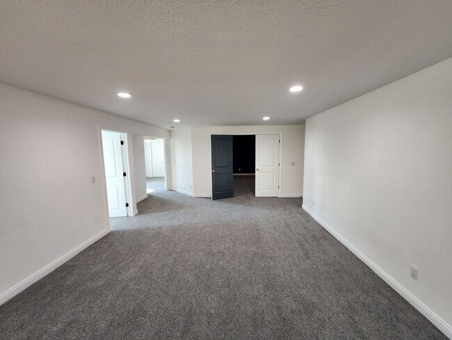 Building Photo - 6817 Timber Ct