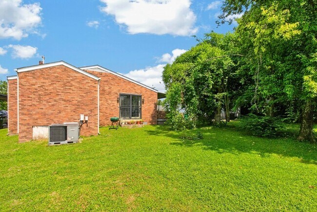 Building Photo - 2423 Underwood St