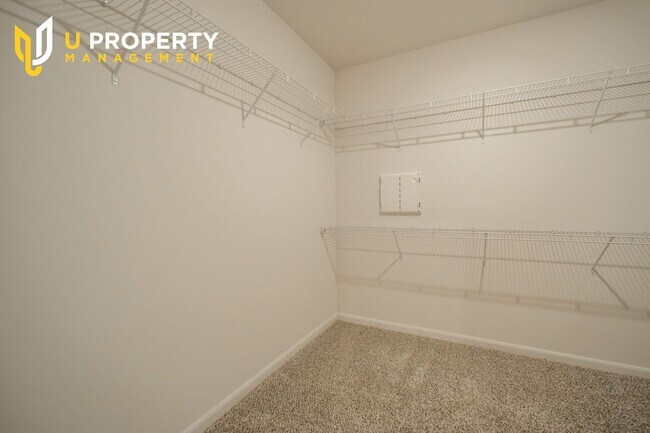 Building Photo - 1817 Dahlia Way