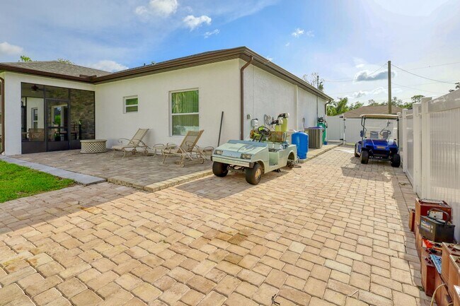 Building Photo - 3072 Lopinto St