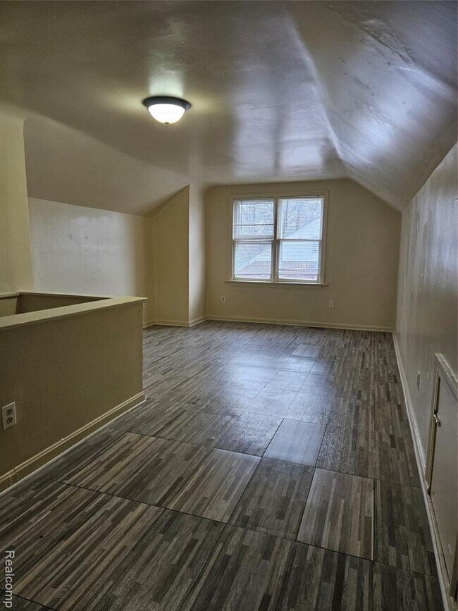 Building Photo - 11764 Beaconsfield St