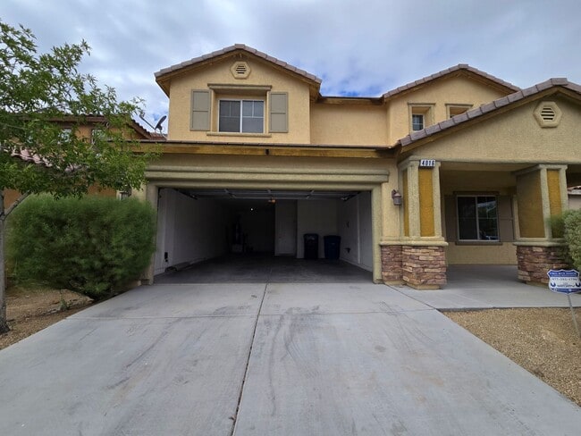 Building Photo - 5 BED, 2 1/2 BATH, 2 STORY HOME!!