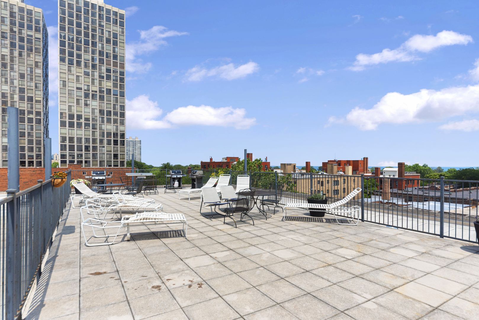 Building Photo - 2300 N Commonwealth Ave