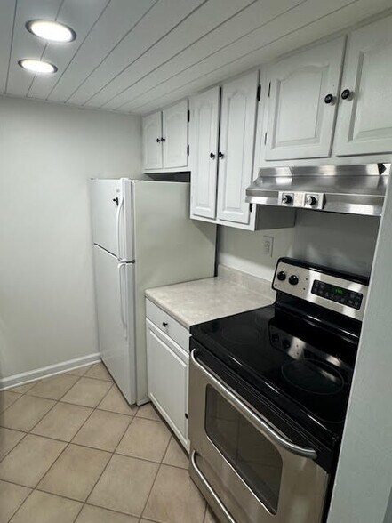 Building Photo - 228 Lanai Vlg