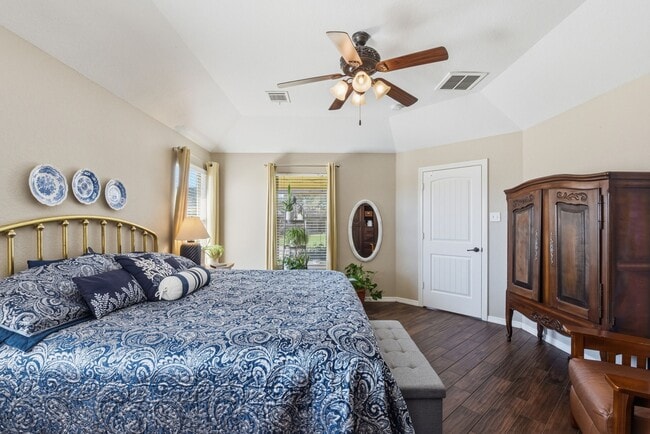 Building Photo - 102 Golfview Ct