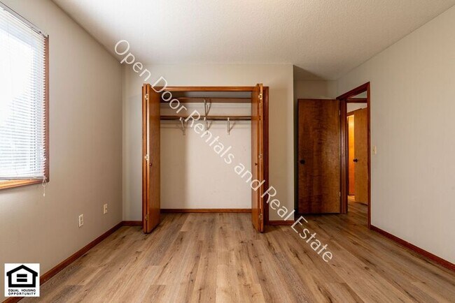 Building Photo - 1418 Lakehurst Dr