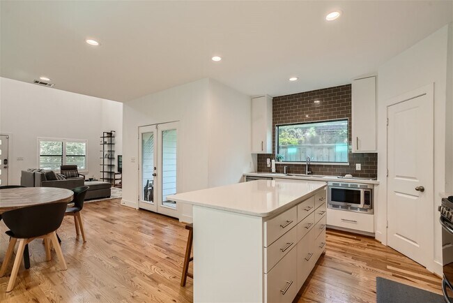 Building Photo - 4916 McKinney St