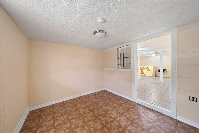 Building Photo - 5639 Overdale St