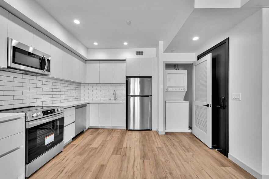 Building Photo - 1240 Magnolia Ave