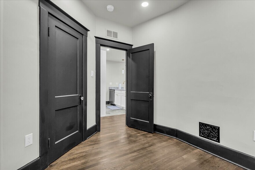 Building Photo - 5238 Commonwealth St