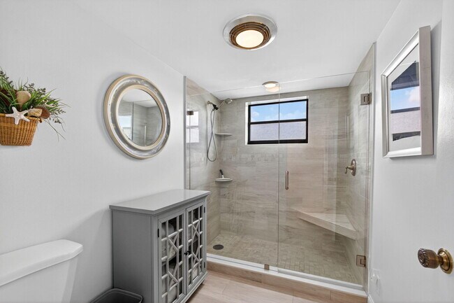 Building Photo - 16997 Waterbend Dr