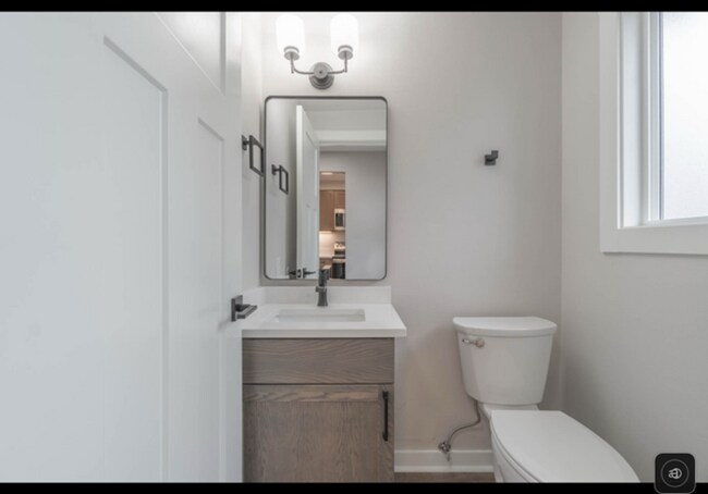Building Photo - 118 S 53rd St