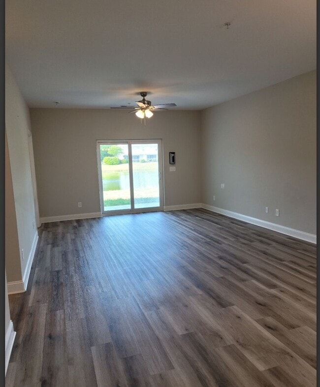 Building Photo - Beautiful 3BR/2BA Condo with Scenic Pond V...