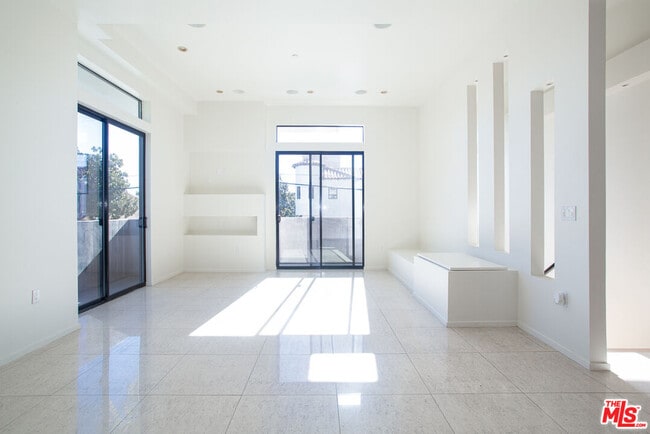 Building Photo - 8639 Whitworth Dr