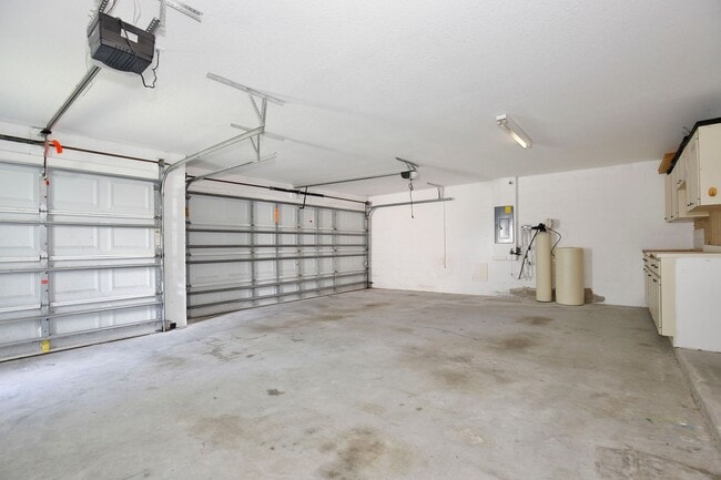 Building Photo - 15601 Bay Vista Dr