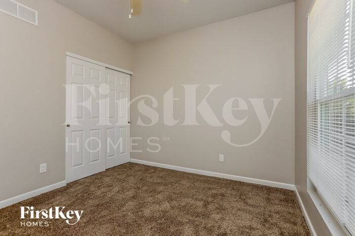 Building Photo - 304 Country Trail Dr