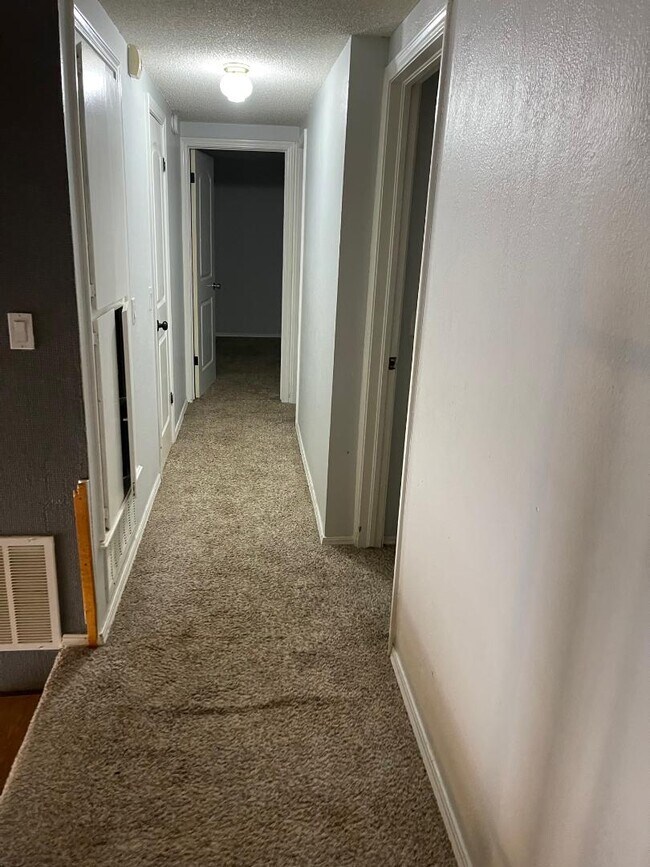 Building Photo - 7204 N Norman Rd