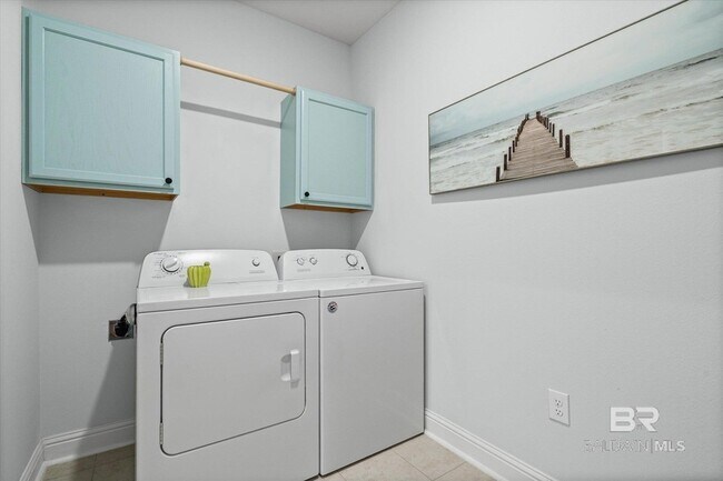 Building Photo - 204 Holmes Ave