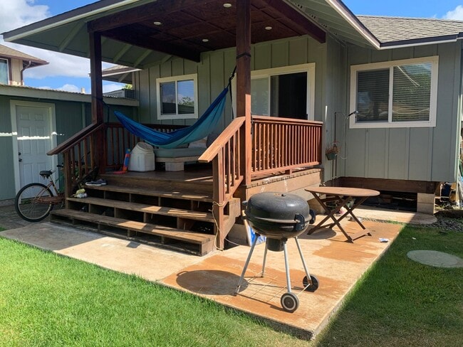 Building Photo - Renovated 3 bed, 2 bath Duplex Home in Waialua