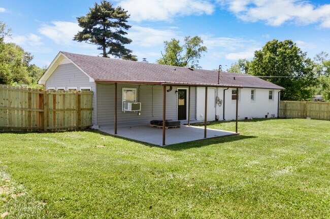 Building Photo - 3 Bedroom Pet Friendly Home For Rent!