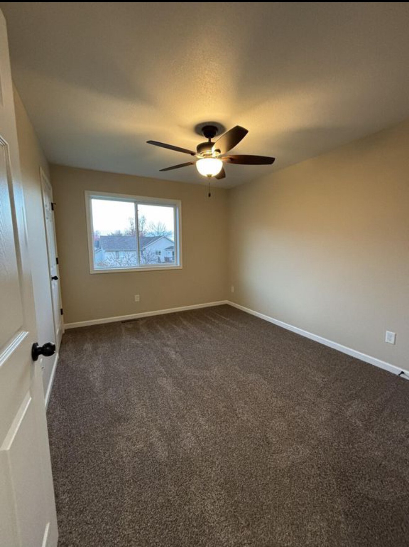 Building Photo - 423 E Cheyenne St