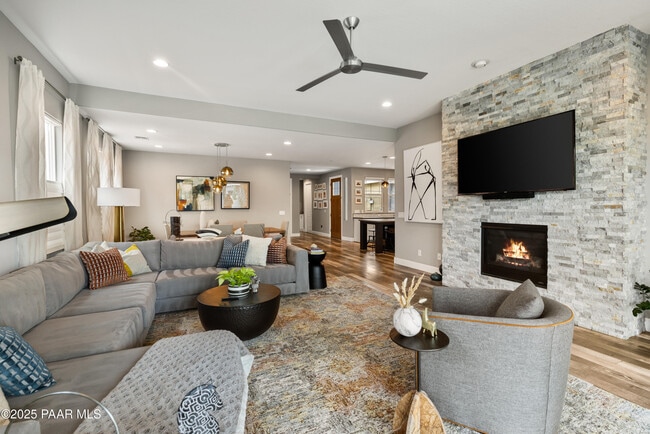 Building Photo - 1465 Varsity Dr