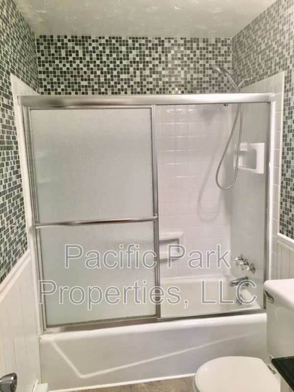 Building Photo - 9403 Shenandoah Dr