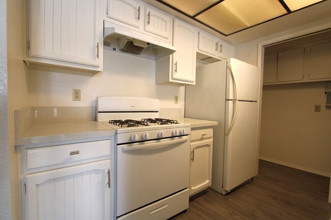 Building Photo - Upstairs 2-Bedroom Condo in South Redlands!