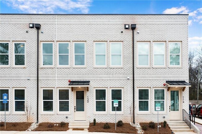 Building Photo - 9040 Main St