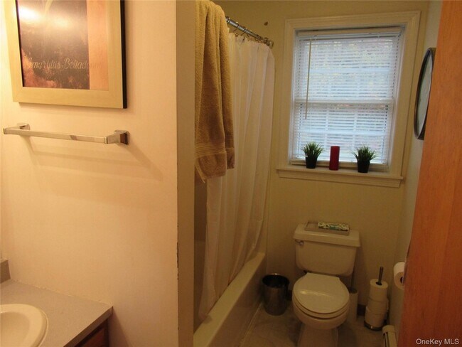 Building Photo - 63 River Rd