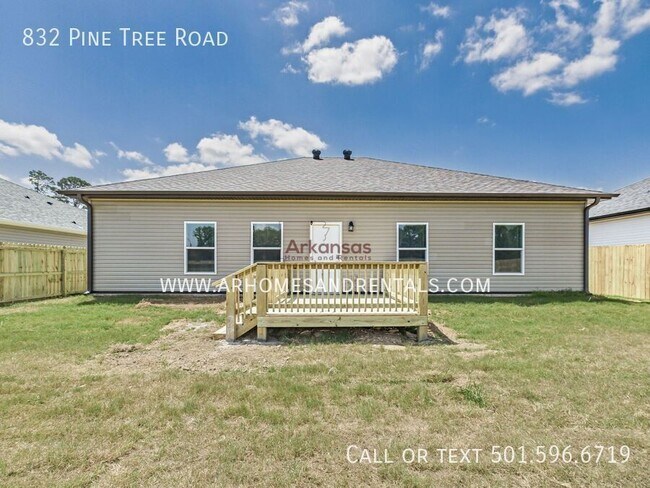 Building Photo - 832 Pine Tree Rd