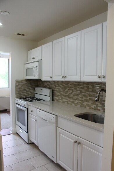 Building Photo - 1512 S Arlington Ridge Rd