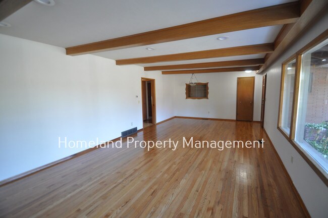 Building Photo - 3 Bedroom Duplex