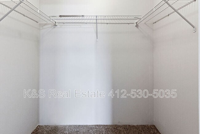 Building Photo - 122 Manor View Dr