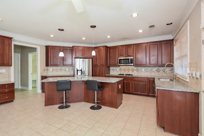 Building Photo - 5BR / 5BA Executive Home in Devonshire Court | 3,600 Sq Ft | Walk to Park and Pool