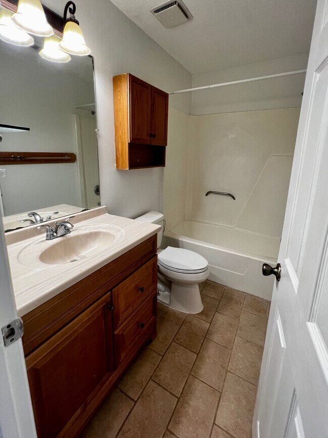 Building Photo - 3 bedroom 2 bath home located in Sea Gate Subdivision