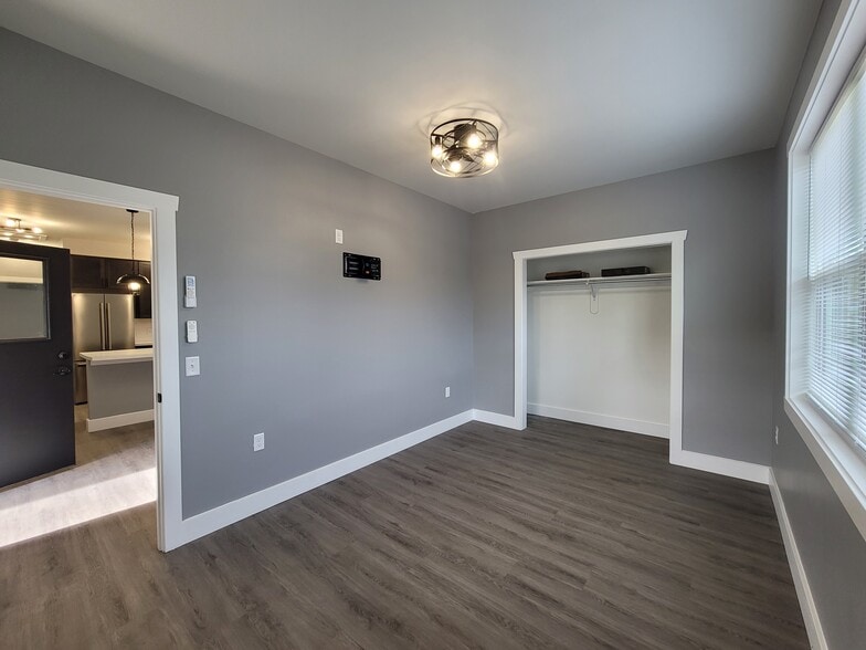 Building Photo - 1102 S Malott St