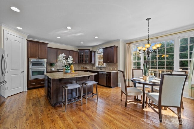 Building Photo - 9440 Wallace Pond Dr