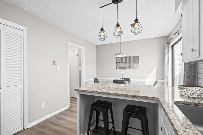 Building Photo - 405 13th Ave S