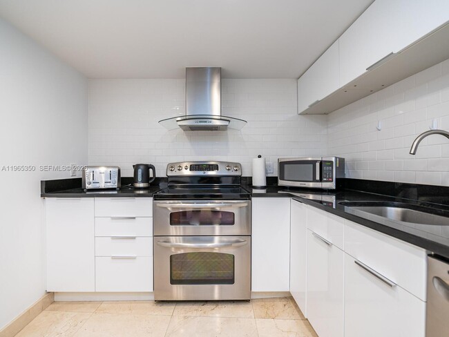 Building Photo - 9 Island Ave