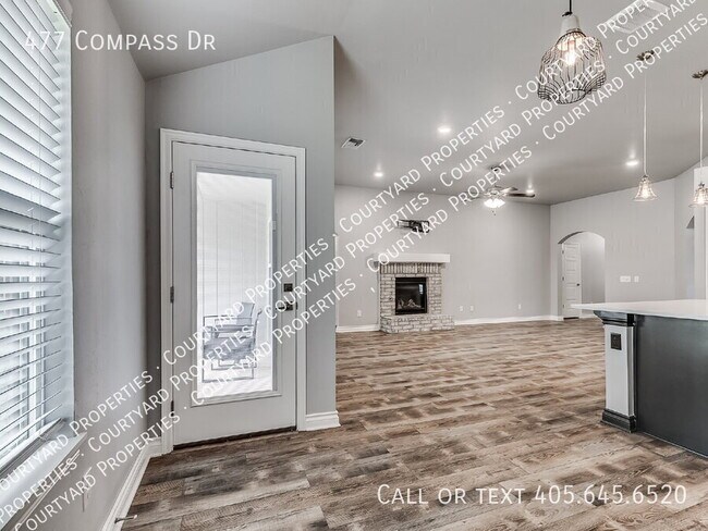 Building Photo - 477 Compass Dr
