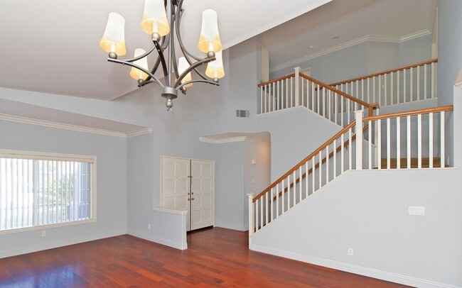 Building Photo - Spacious 6 Bedroom Home With Huge Backyard!
