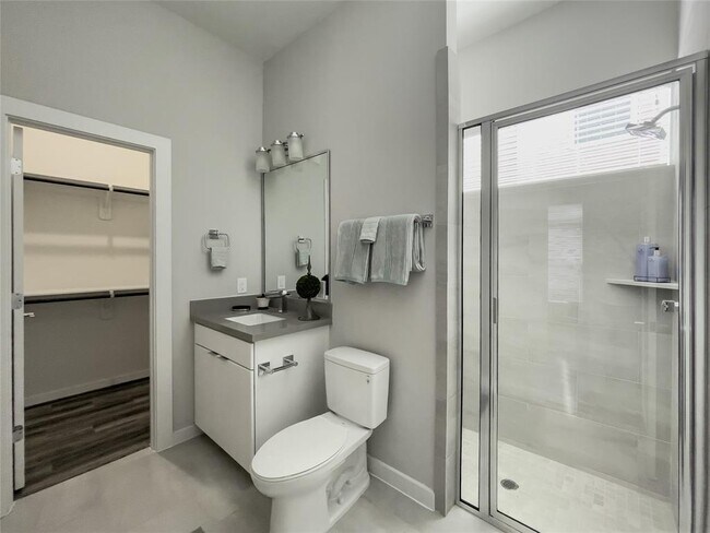 Building Photo - 5815 Fairdale Ln